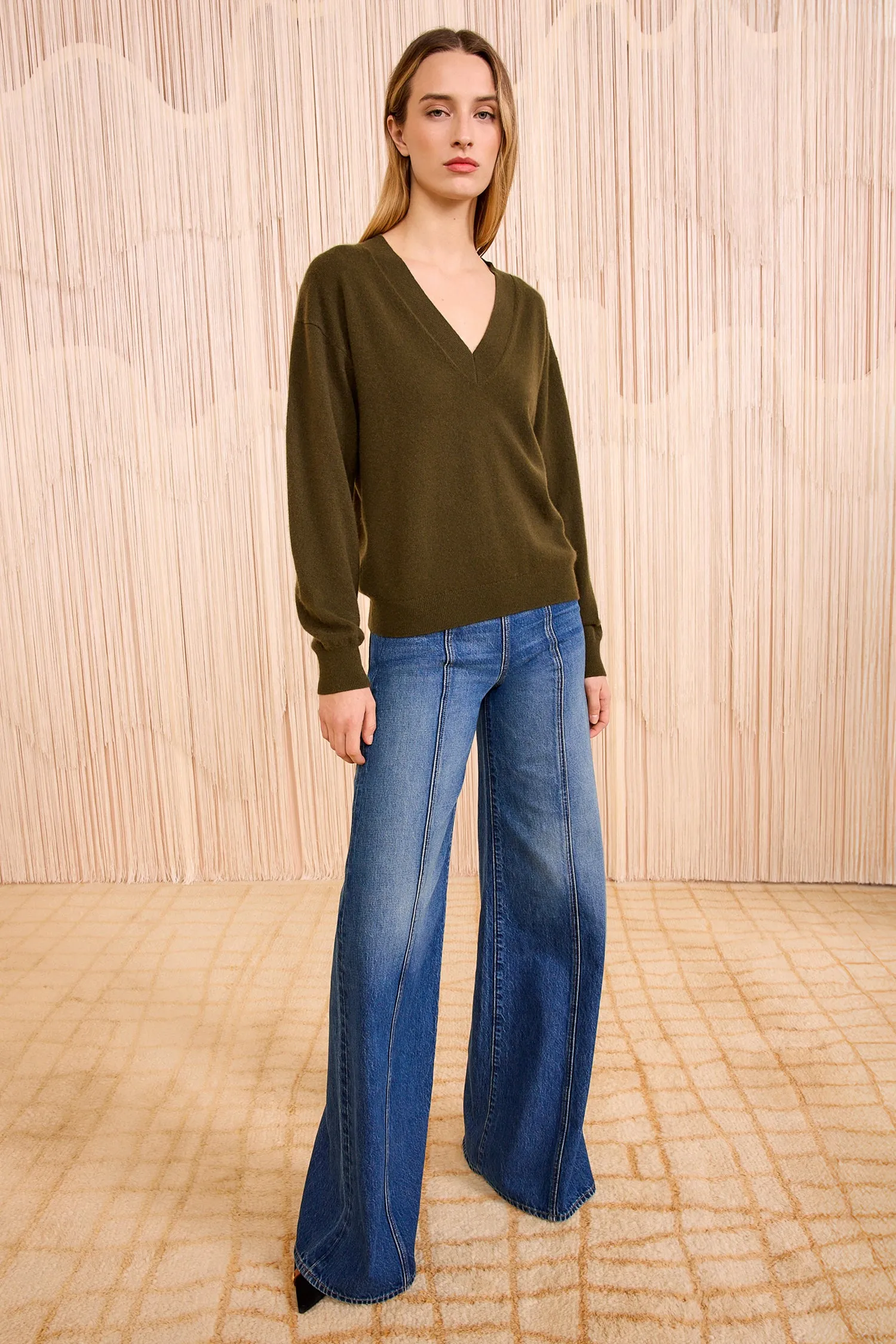 Ryla Cashmere V&ndash;Neck Pullover - Hunter Magnetic Closure City Casual