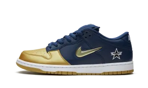 modern - style running shoes carbon fiber plate shoe detail SB Dunk Low "Supreme - Jewel Swoosh Gold/Navy"