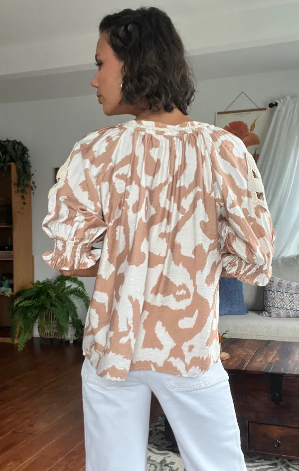 Clary Applique Blouse Glass Fit Spirit Glow