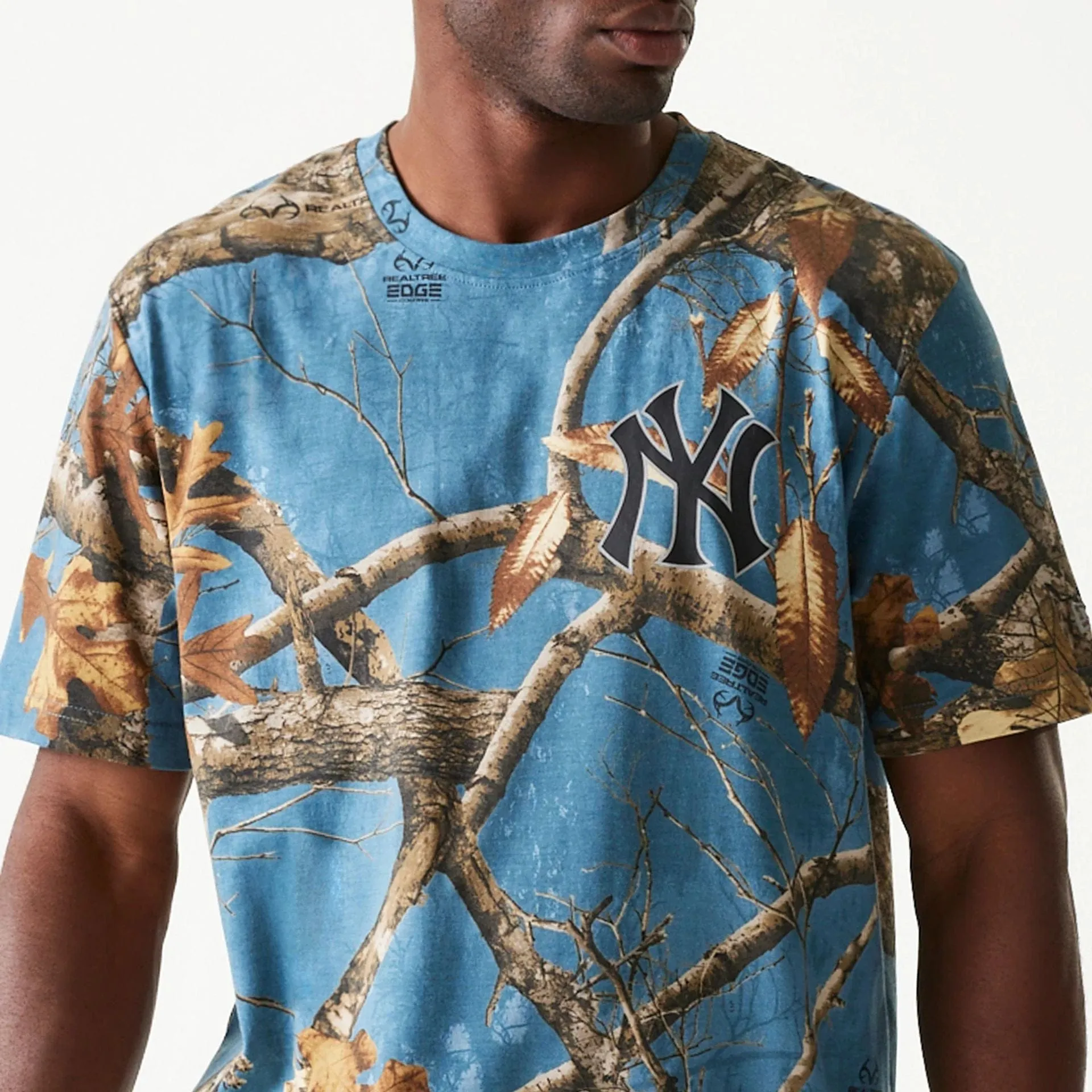 Sporty Fit Animal print wildness New York Yankees Realtree Edge Slate Blue T-Shirt