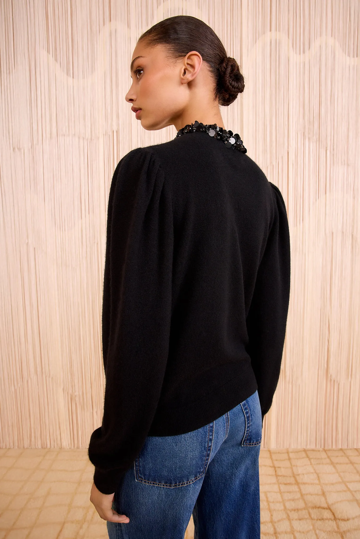 Daywear Style Kalani Embroidered Cashmere Long Sleeve - Noir