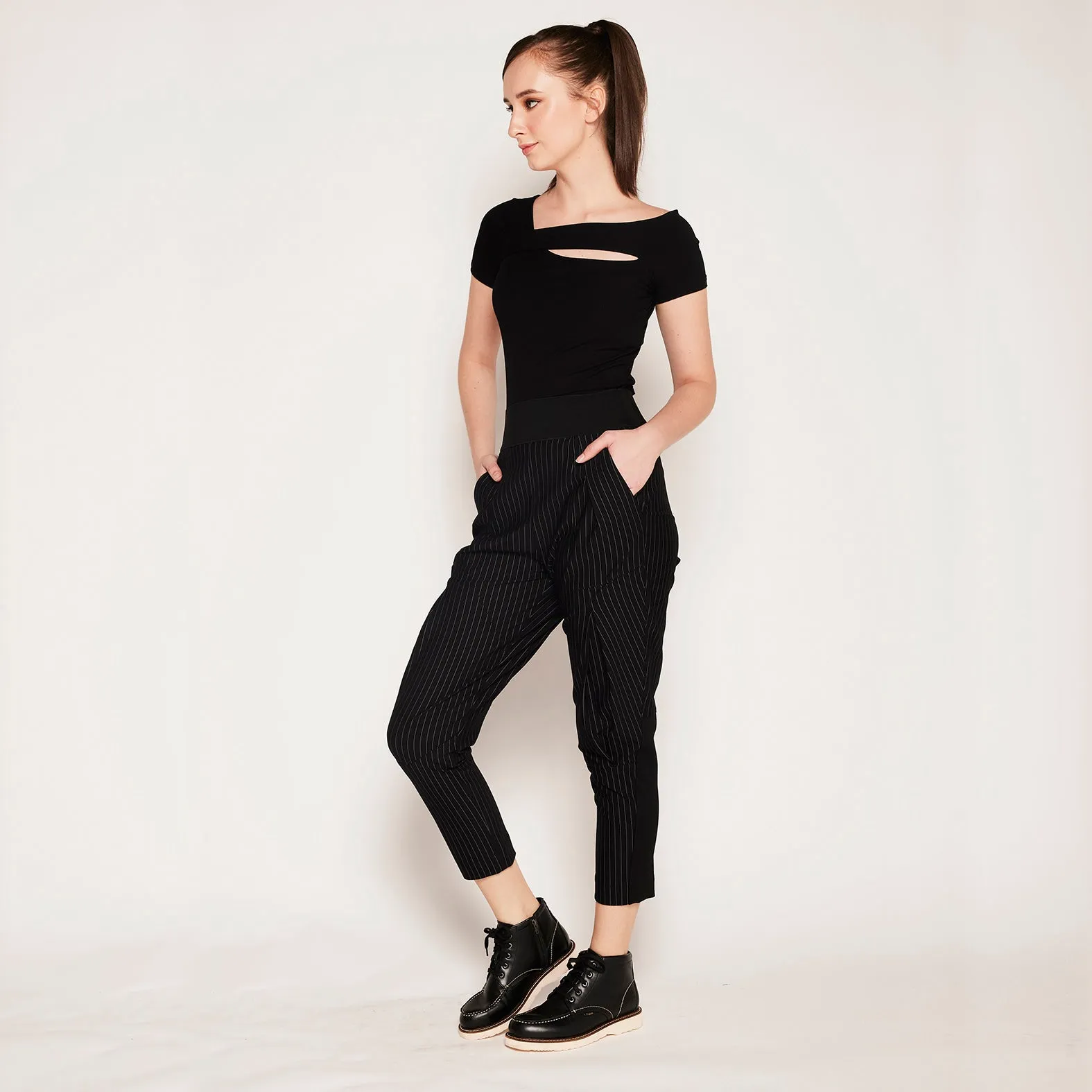 Rubberized grip Stripe knit pants