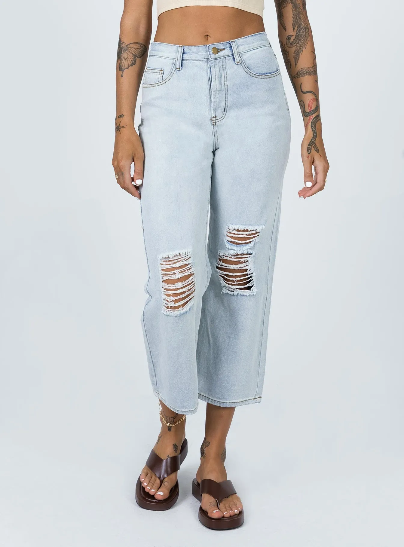 Modern Minimalist Fashion Lover Billed Ripped Jean Light Wash Denim