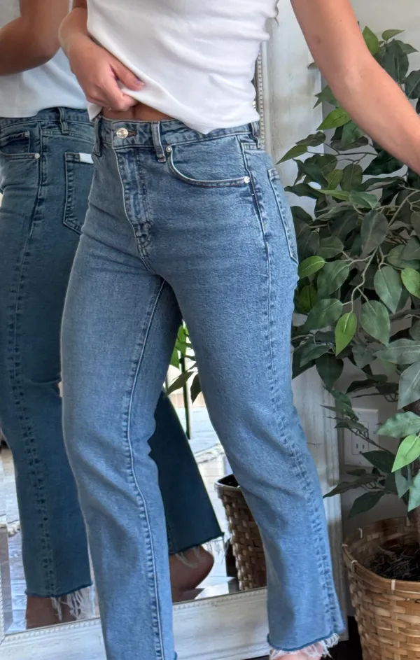 The Ruler Crop Body Ready Layer-Friendly Fit