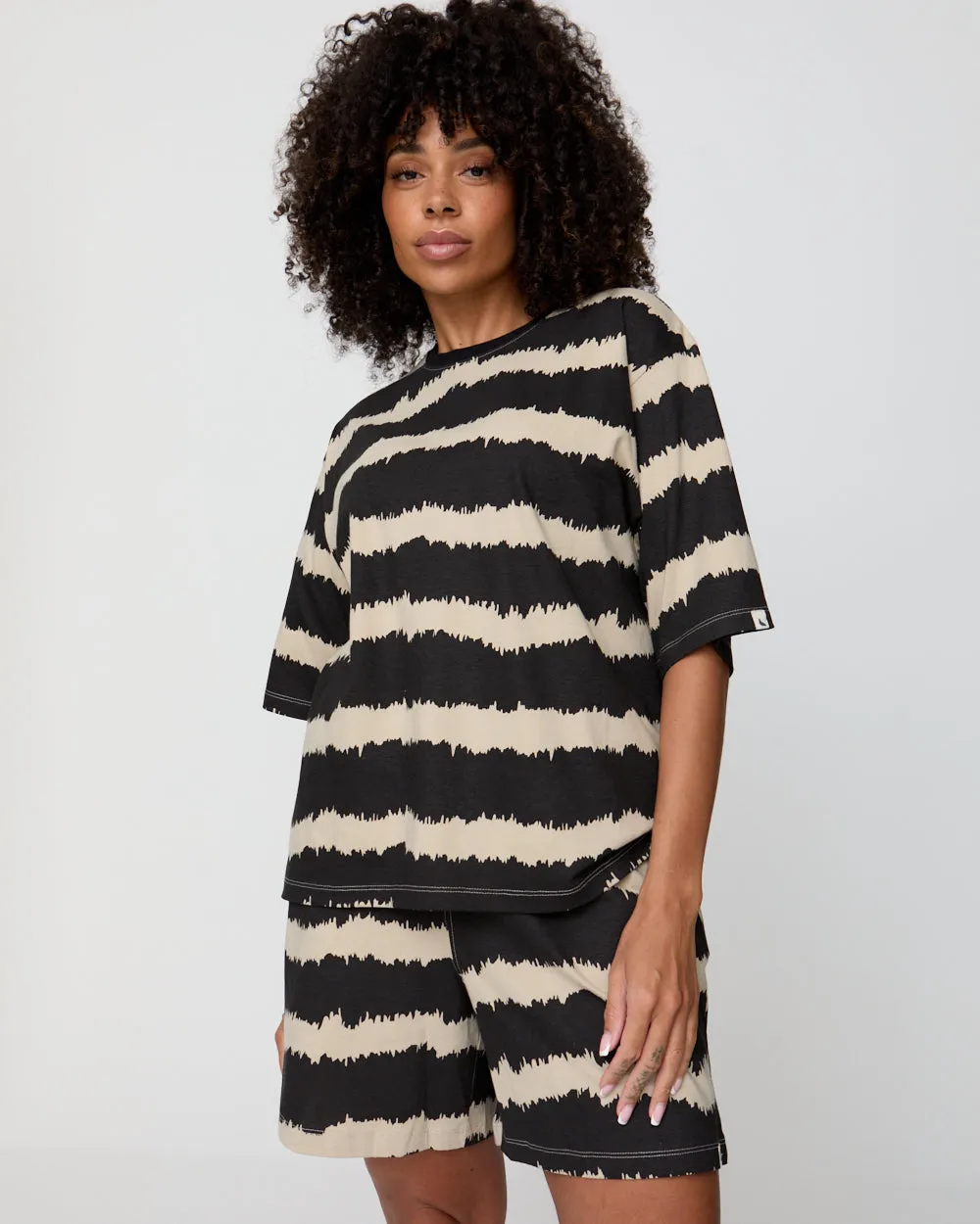 Mid - rise Audrey Black Wavy Stripe Print Shorts