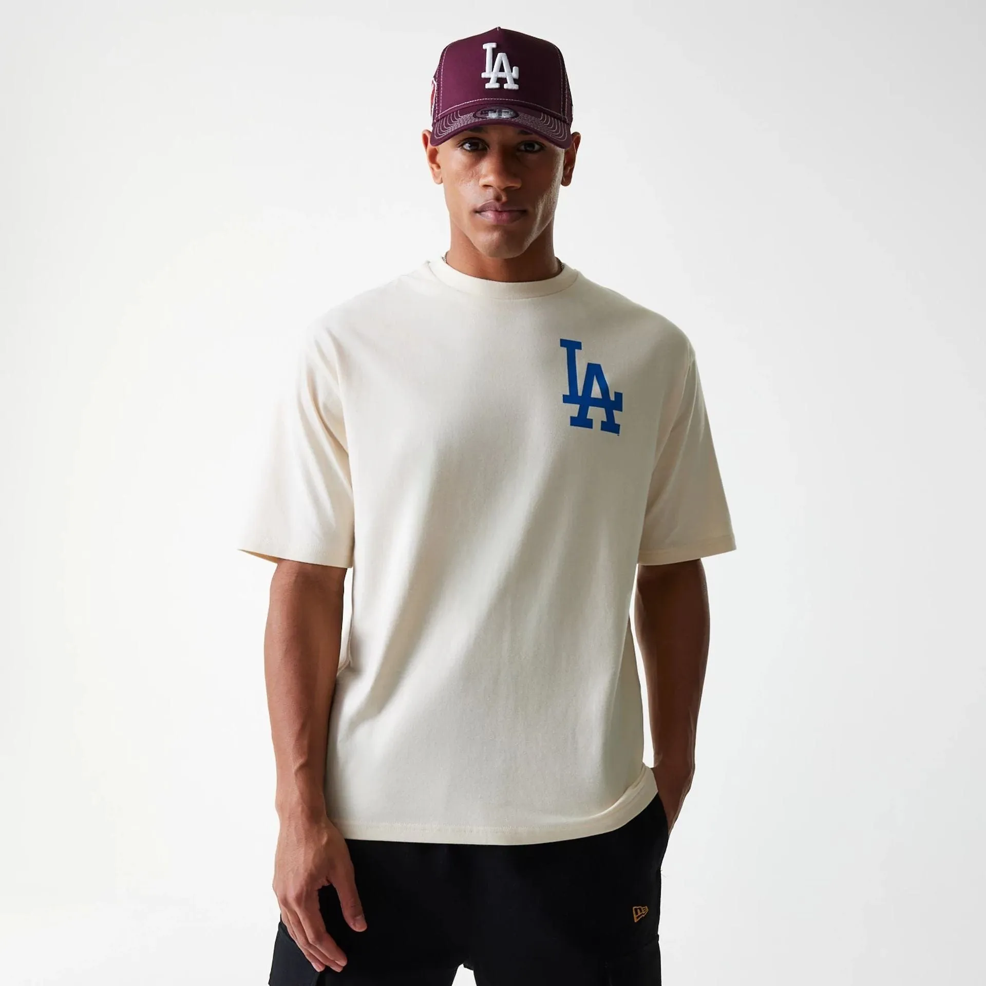 Comfort and Fit LA Dodgers MLB Baseball Graphic Light Beige Oversized T-Shirt