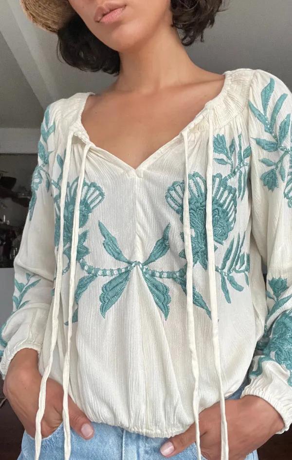 Wisaa Embroidered Blouse AntiOdor Fabric Comfortable Design