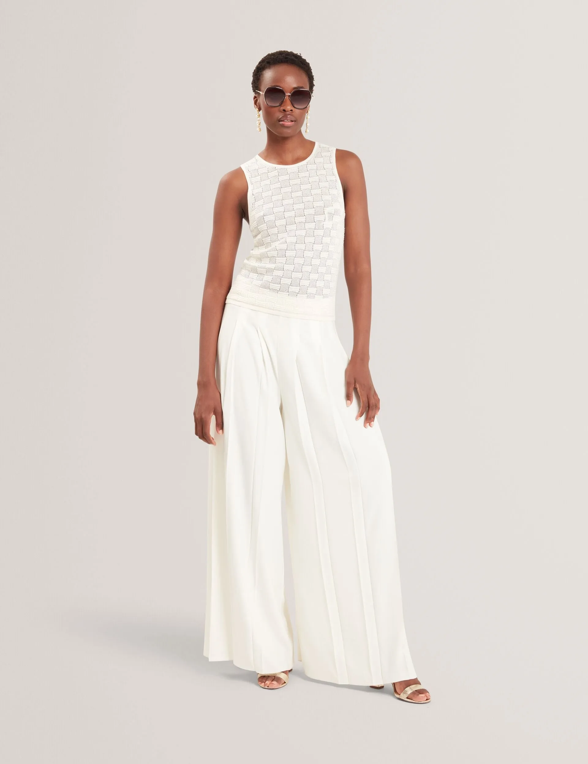 YUNA | WHITE Beach Ease